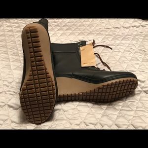 BRAND NEW never worn Trenton Rainboots!